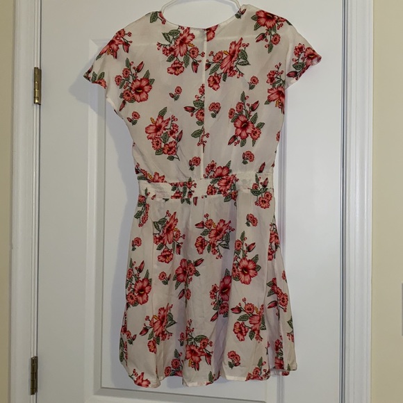 H&M short sleeve white and pink flower print dress. Size 6. - Picture 4 of 4
